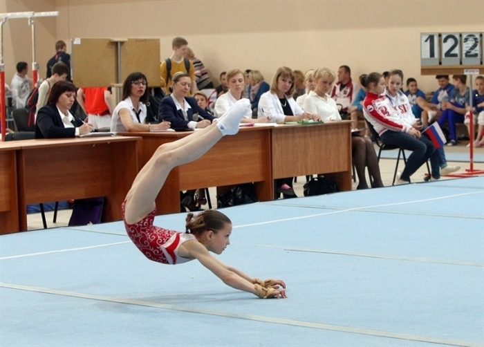 СВЕТЛАНА ХОРКИНА ЩЕДРО НАГРАДИЛА УЛЬЯНОВСКУЮ ГИМНАСТКУ