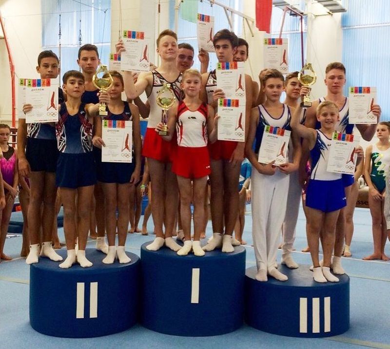 Гимнасты сызранской спортшколы привезли из Тольятти бронзовые медали