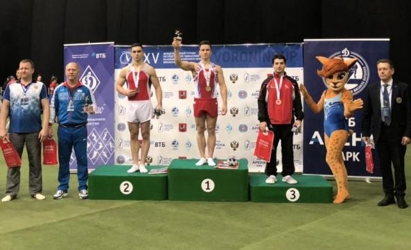 Тольяттинский гимнаст Маколов выиграл опорный прыжок на турнире Воронина