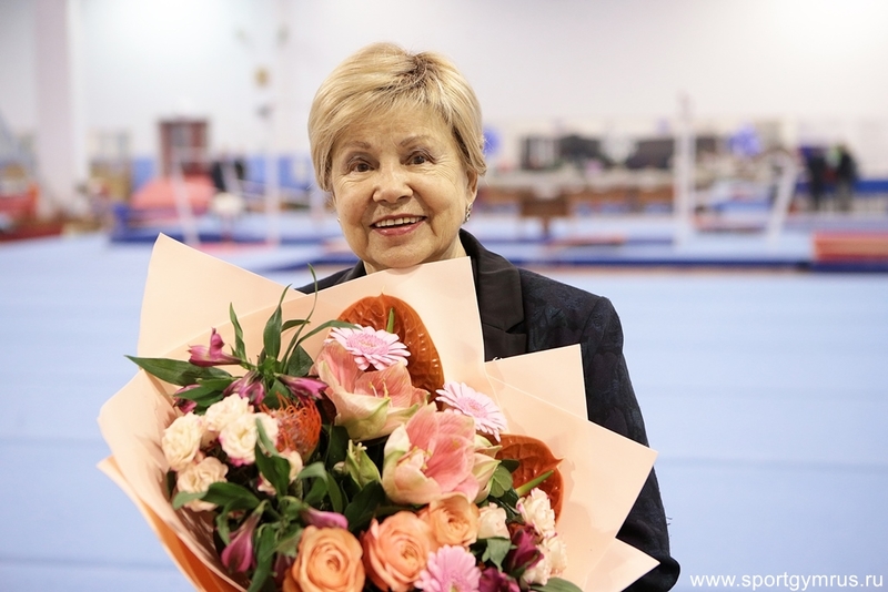 Лариса Латынина награждена памятным призом МОК