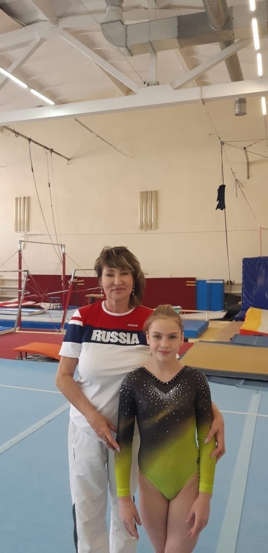 Наша Даша зашла на верхнюю ступень пьедестала в гимнастическом многоборье