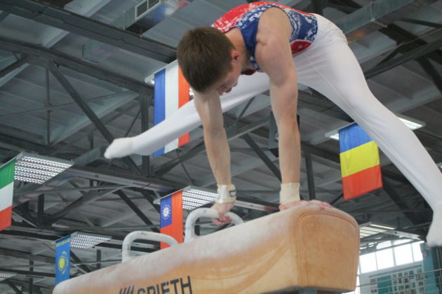 В Ленинске-Кузнецком проходит открытое первенство и чемпионат области по спортивной гимнастике