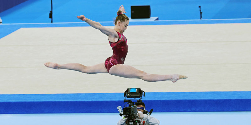 Гимнастки Приволжского ФО выиграли многоборье на чемпионате России, команда Листуновой уступила 0,035 балла