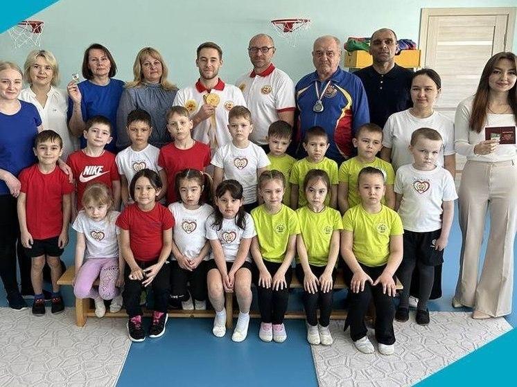 Чемпион мира по спортивной гимнастике показал мастер-класс юным канашцам